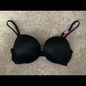 VS Pink Bombshell Bra new with tags 34C